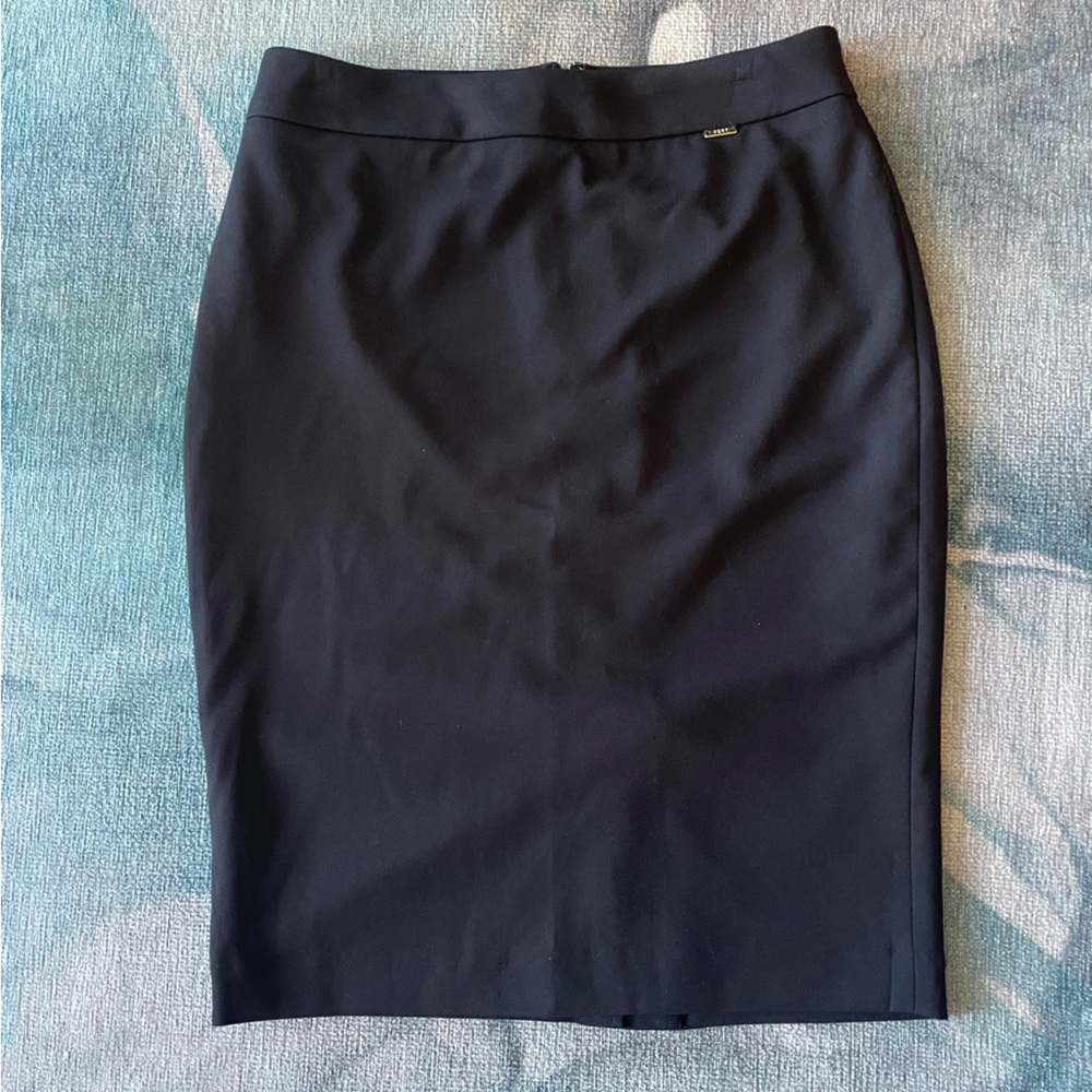 DKNY Black women’s pencil skirt — perfect for office wear